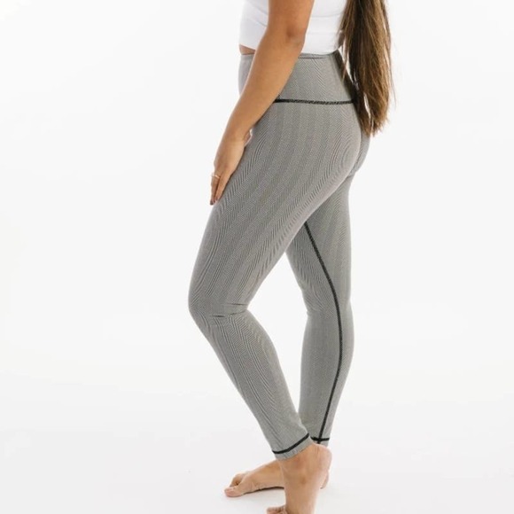 Zyia‎ Active Black Herringbone Hi Rise 7/8 Leggings 2 Grey - Picture 1 of 7